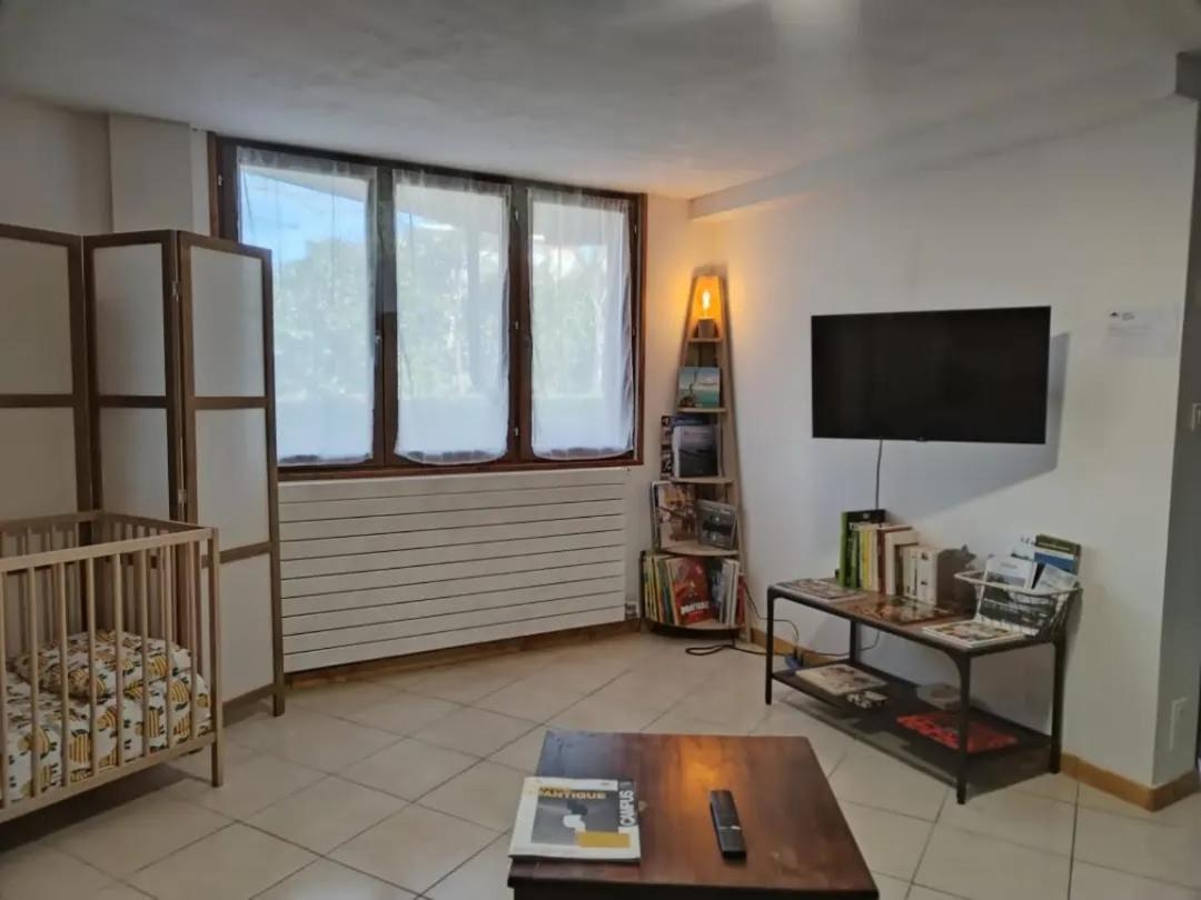 Le Nid Du Chat Noir - Maison Alveole Bed And Books Sciez Exterior photo